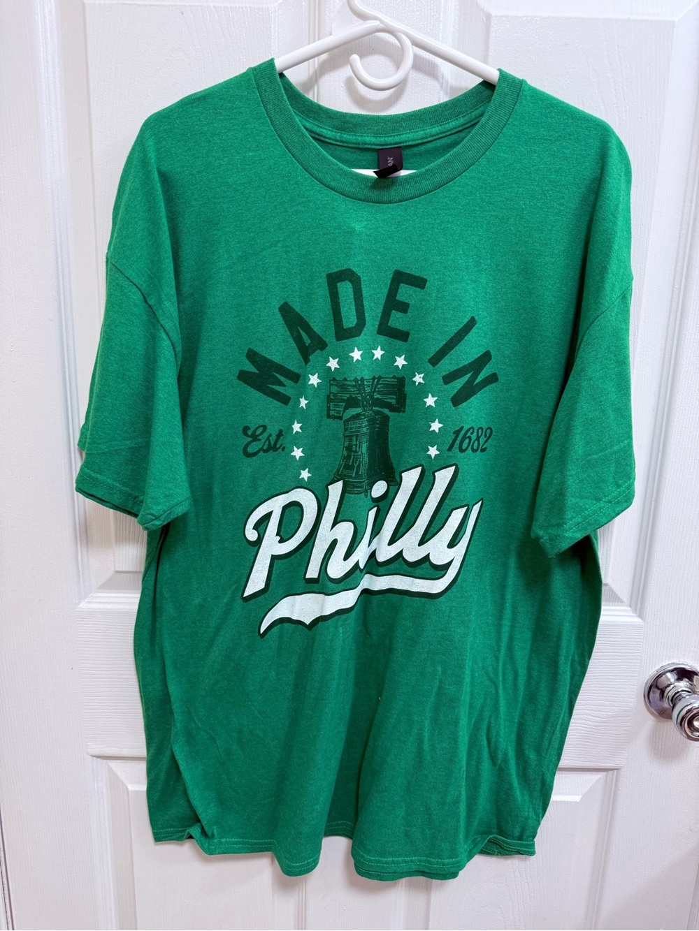 NWT “Made in Philly” Eagles Green NFL Graphic Tee, Size XL
